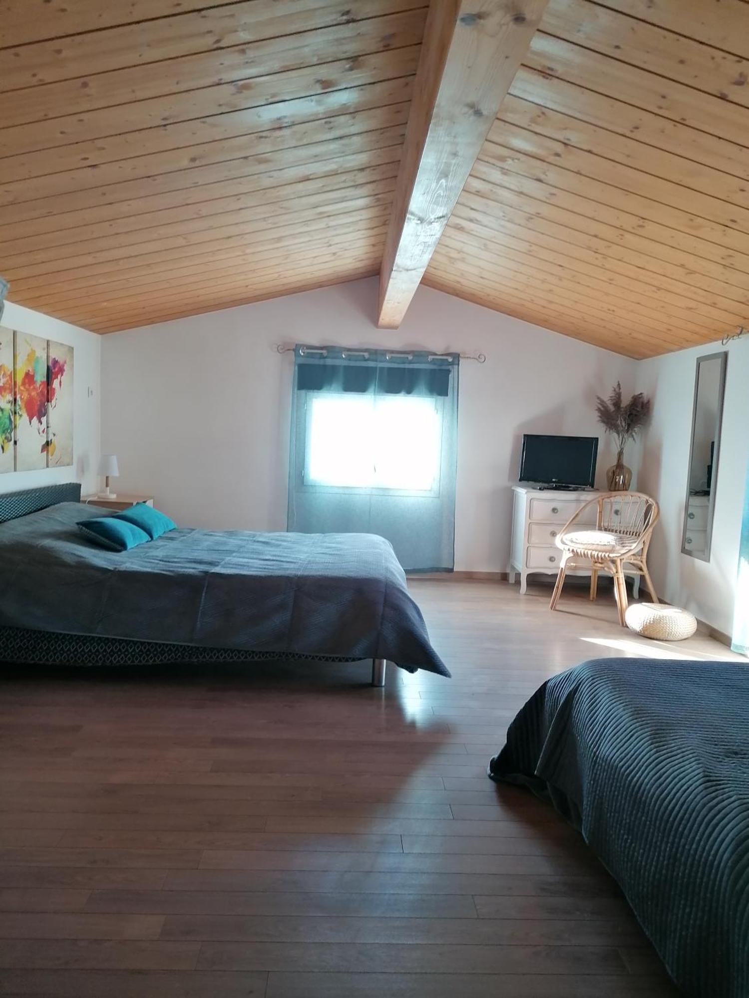 Chambre Familiale "Le Pecher" Saillans  Ruang foto